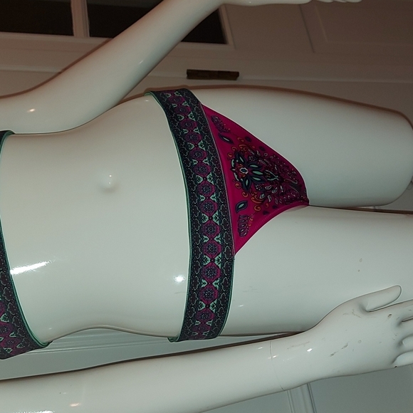 Victoria's Secret Bikini - Picture 3 of 5